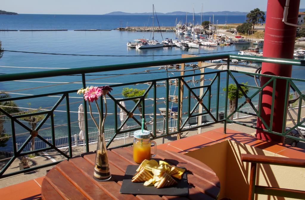 Hotel Papagalos Neos Marmaras Exterior foto